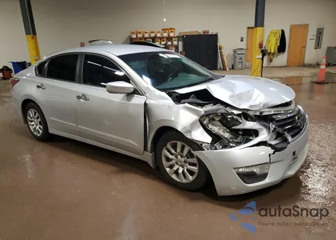 2015 Nissan Altima 2.5 z USA, uszkodzony, nr VIN 1N4AL3AP2FN886820